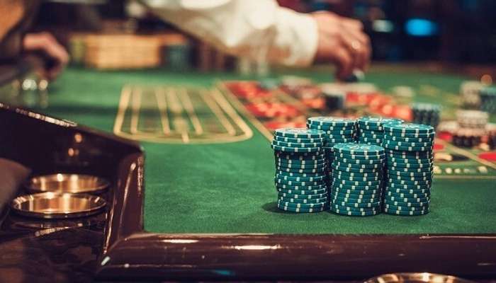 Playing Online Casino – Advantages and Disadvantages