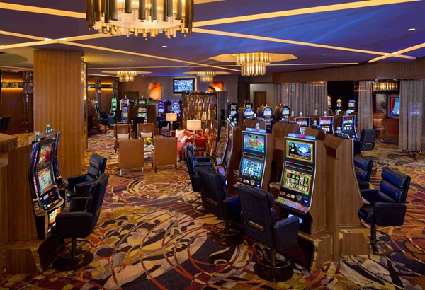 Are there any tips for responsible gambling while playing online slot games?
